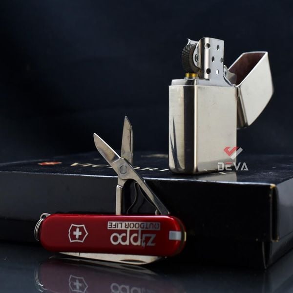 SET Zippo 1996 Victorinox kèm bộ dụng cụ đa năng C116