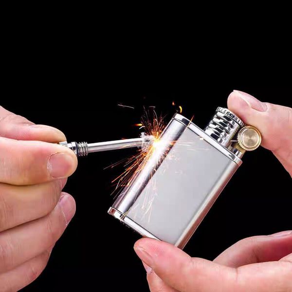 Mẫu bật lửa kèm diêm xăng Chief CF210