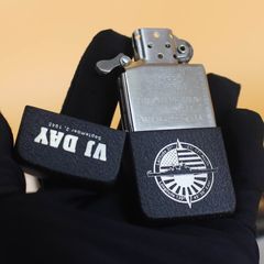 Zippo 60th Anniversary Victory in Europe & Japan (1945–2005) – Bản Kỷ Niệm 60 Năm Kết Thúc Thế Chiến II – Đỉnh Cao Sưu Tầm Di Sản