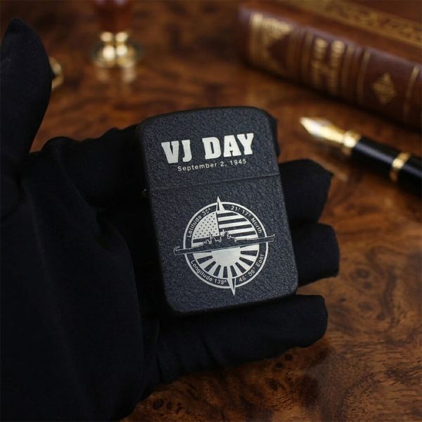 Zippo 60th Anniversary Victory in Europe & Japan (1945–2005) – Bản Kỷ Niệm 60 Năm Kết Thúc Thế Chiến II – Đỉnh Cao Sưu Tầm Di Sản