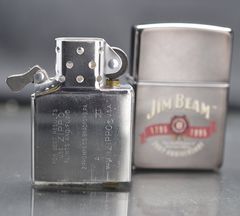 Zippo Jim Beam 1995 – Phiên Bản Kỷ Niệm Thương Hiệu Bourbon Số 1 Thế Giới C146