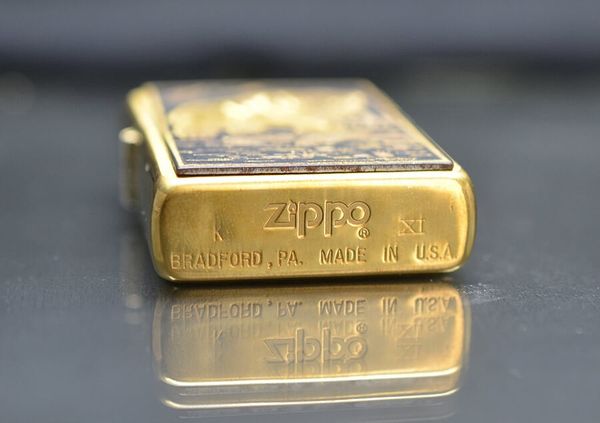 Zippo 1995 Emblem Hình Gấu Bắt Cá – Đời XI La Mã – Bản Ốp Nổi Thủ Công C123