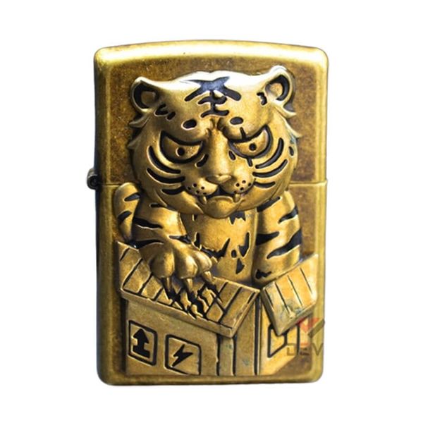 Zippo Đồng Bụi Gắn Emblem Ma Hổ ZN112