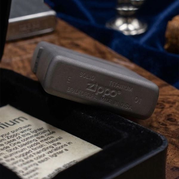 Zippo Solid Titanium 2001 – Vỏ Titanium Nguyên Khối – Đời La Mã Số 01 – Tuyệt Phẩm Sưu Tầm