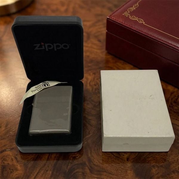 Zippo Solid Titanium 2001 – Vỏ Titanium Nguyên Khối – Đời La Mã Số 01 – Tuyệt Phẩm Sưu Tầm