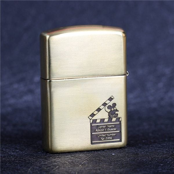 Zippo Amror Khắc Chủ Đề Chuột và Pho Mát Mouse And Cheese ZD75