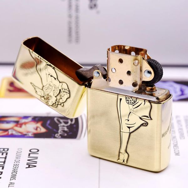 Zippo Khắc Nổi Cô Gái Chống Gió Windproof ZN95