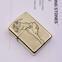 Zippo Khắc Nổi Cô Gái Chống Gió Windproof ZN95