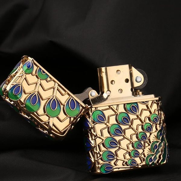 Zippo Bọc Vàng Chủ Đề Khổng Tước Phú Quý ZN359