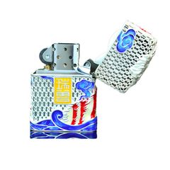 Zippo Bọc Lưới Mạ Vàng Đầu Sư Tử Nhả Chữ Tài Lộc ZN163