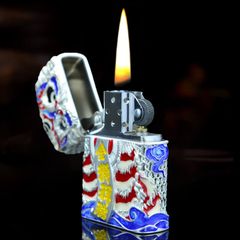 Zippo Bọc Lưới Mạ Vàng Đầu Sư Tử Nhả Chữ Tài Lộc ZN163