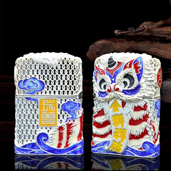 Zippo Bọc Lưới Mạ Vàng Đầu Sư Tử Nhả Chữ Tài Lộc ZN163