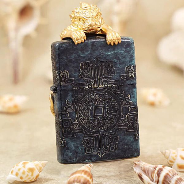 Set Zippo Hoa Văn Cổ Đại Ốp Linh Vật Tỳ Hưu May Mắn ZN66