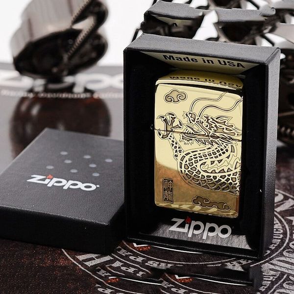 Zippo Khắc Sâu Rồng Vàng Bay Lượn ZN321