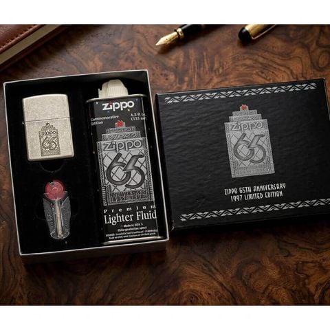 Bật Lửa Zippo 1997 Kỷ Niệm 65th Năm (1932-1997) – Vỏ Antique Silver Mạ Bạc Giả Cổ – Đời XIII La Mã C133