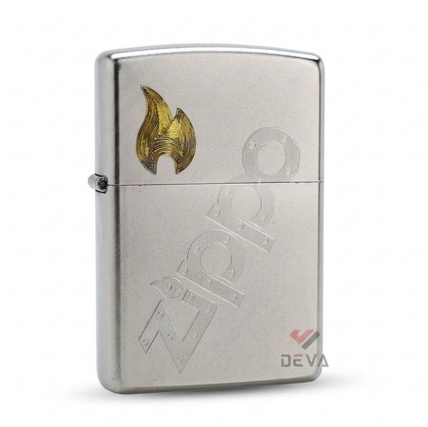 Zippo Satin Khắc Logo Zippo Chéo Và Ngọn Lửa Vàng ZK16