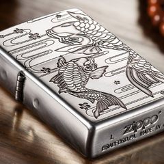 Zippo bạc khắc hình cá chép ZN172