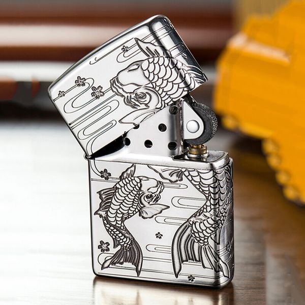 Zippo bạc khắc hình cá chép ZN172
