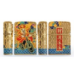 Zippo Bọc Lưới Đồng Tiền Mạ Vàng Chủ Đề Thần Tài Đến ZN85