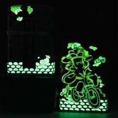 Zippo Bọc Lưới Đồng Tiền Mạ Vàng Chủ Đề Thần Tài Đến ZN85