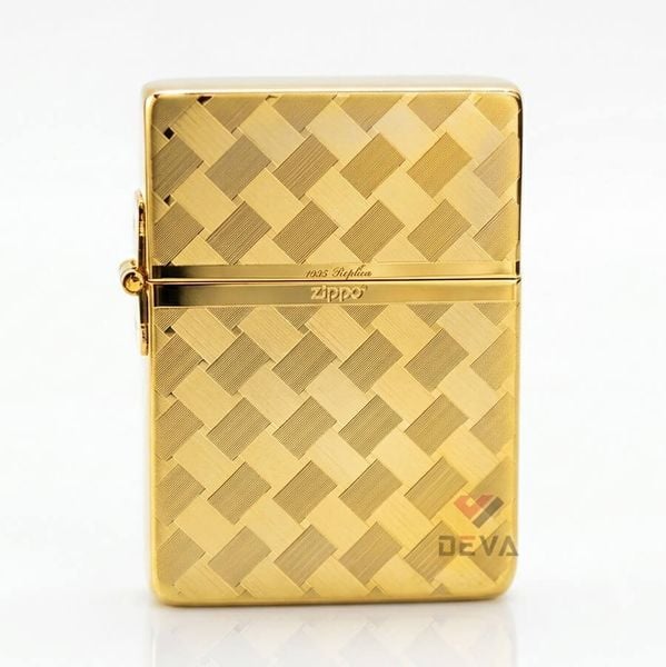 Zippo Tái Bản 1935 Mạ Vàng Hoa Văn Đan Sợi Carbon ZN152