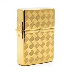 Zippo Tái Bản 1935 Mạ Vàng Hoa Văn Đan Sợi Carbon ZN152