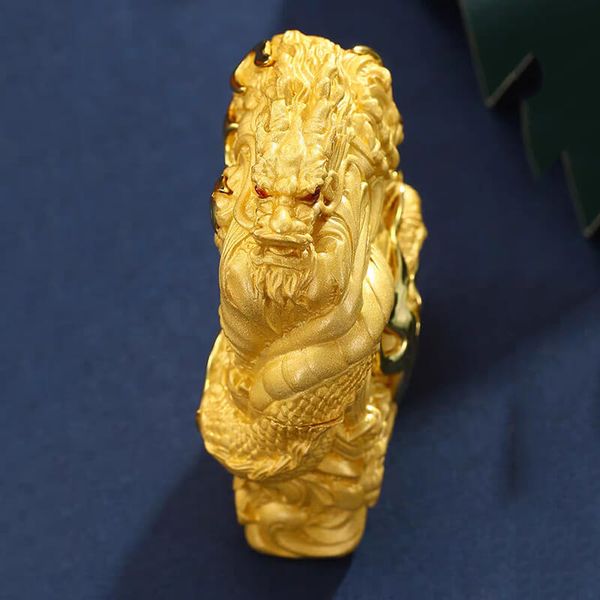 Zippo Bọc Phù Điêu Tượng Rồng Cầm Châu Mạ Vàng ZN180