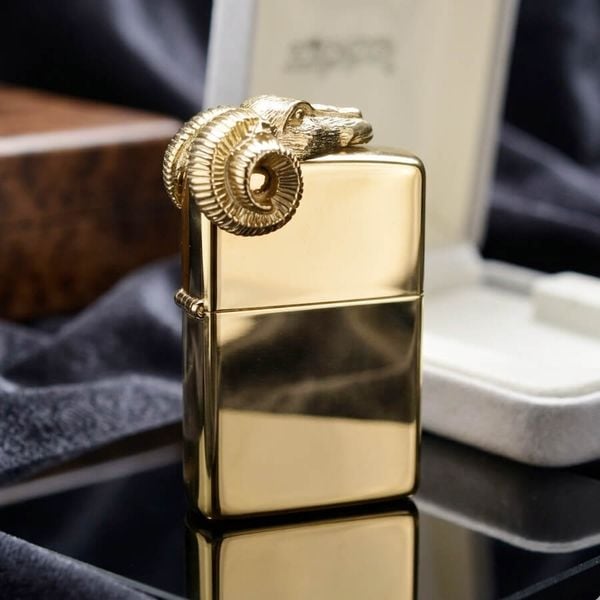 Zippo 1993 Emblem Đầu Thú – Mạ Vàng Toàn Thân Gold Plated – Đời IX La Mã Đẳng Cấp C166