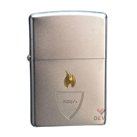 Bật lửa Zippo khắc khiên và hình ngọn lửa ZK71