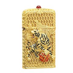 Zippo Slim Bọc Lưới Vàng Ốp Hình Mãnh Hổ Tung Cánh ZN171