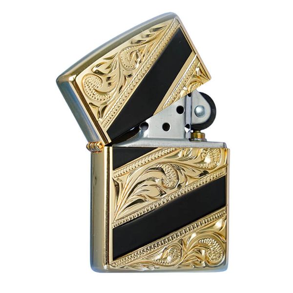 Zippo Sơn Mài Hoa Văn Mạ Vàng Kẻ Chéo ZN67