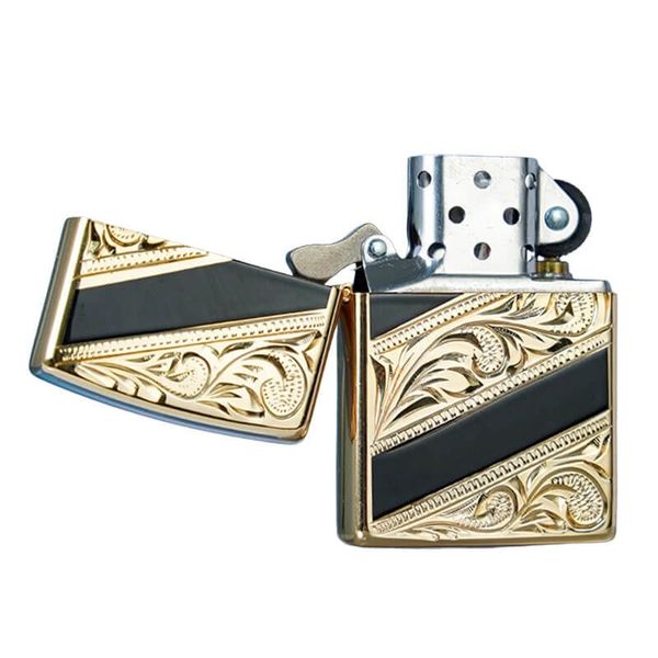 Zippo Sơn Mài Hoa Văn Mạ Vàng Kẻ Chéo ZN67