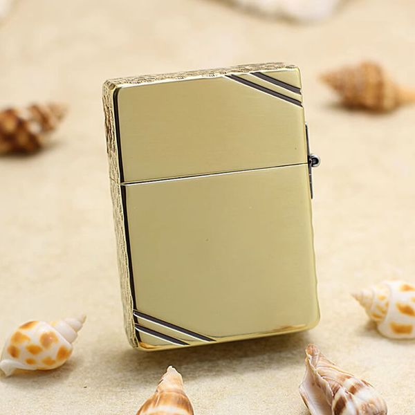 Zippo tái bản 1935 chặt góc cạnh hoa văn gõ búa ZN309