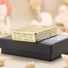 Zippo tái bản 1935 chặt góc cạnh hoa văn gõ búa ZN309