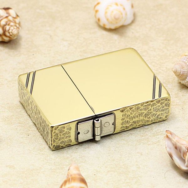 Zippo tái bản 1935 chặt góc cạnh hoa văn gõ búa ZN309