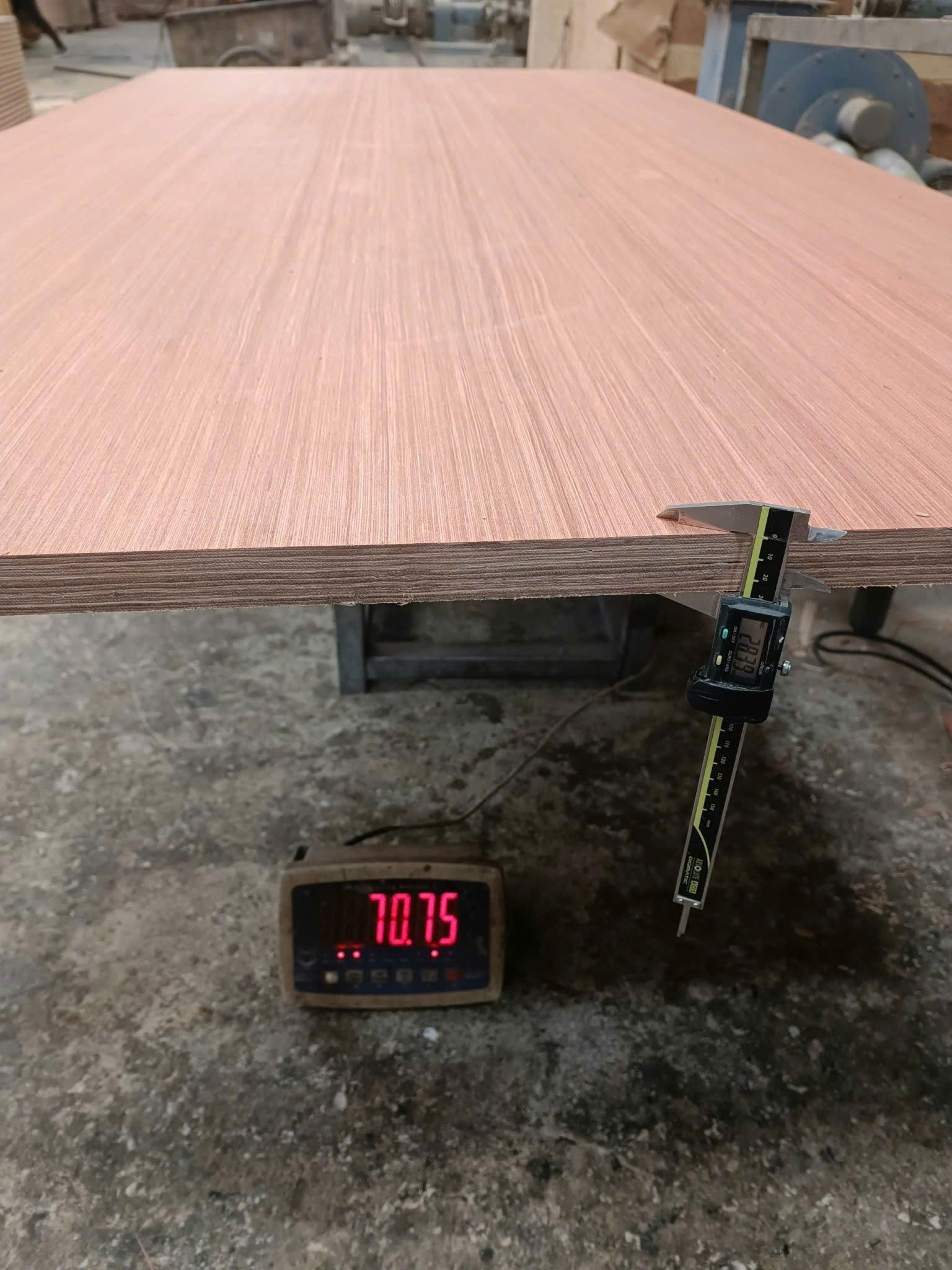  Gỗ dán làm mặt bậc cầu thang 