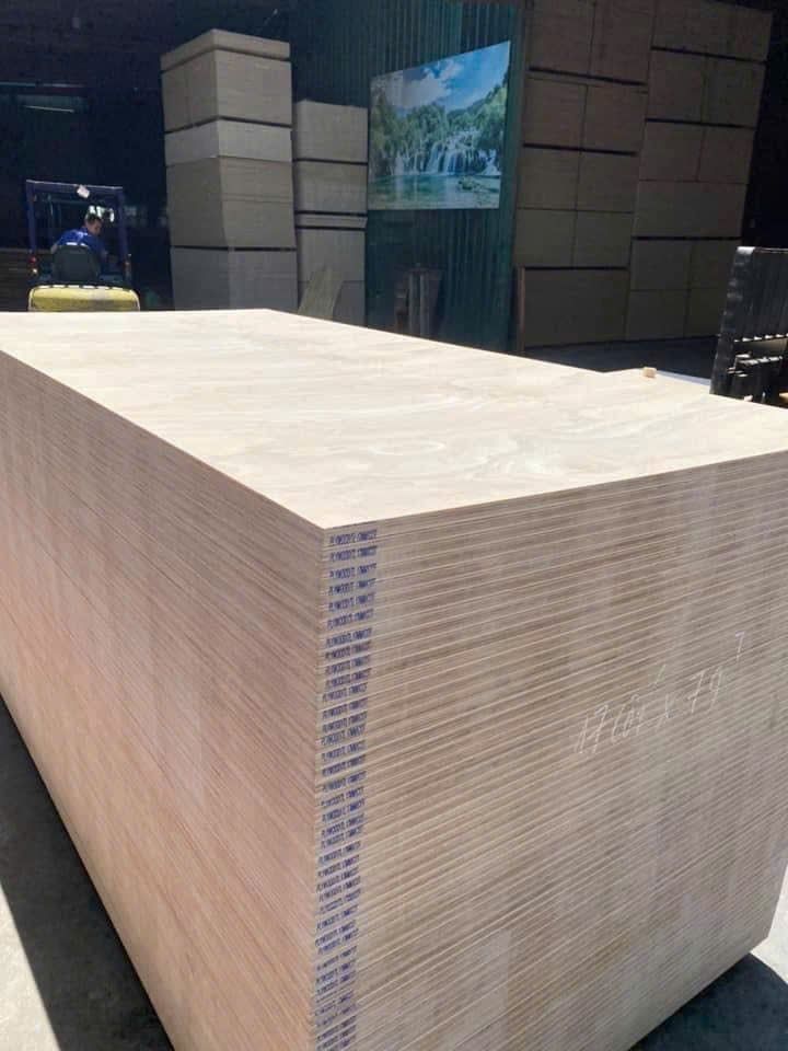  Gỗ dán làm mặt bậc cầu thang 