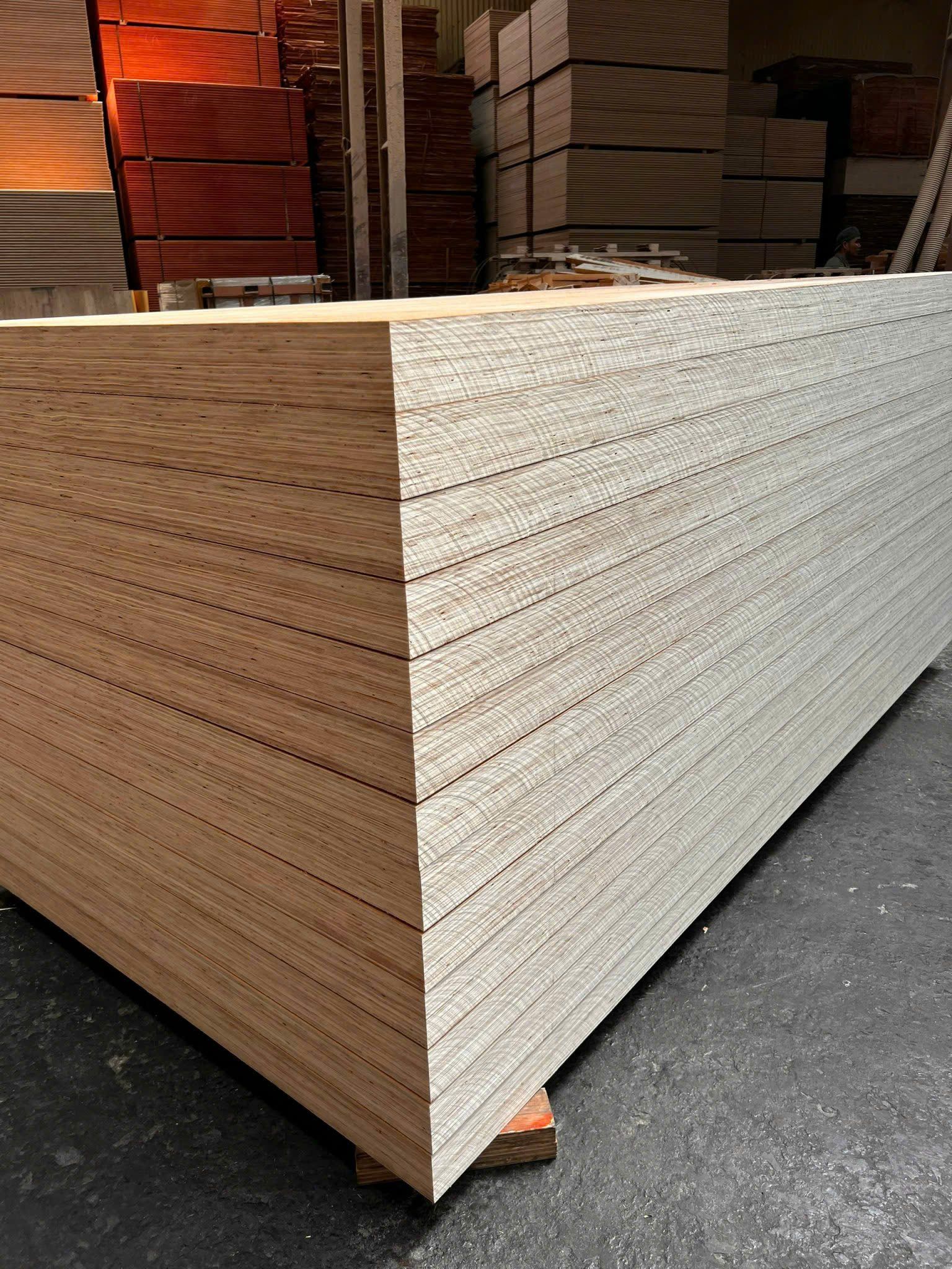  Gỗ dán làm mặt bậc cầu thang 