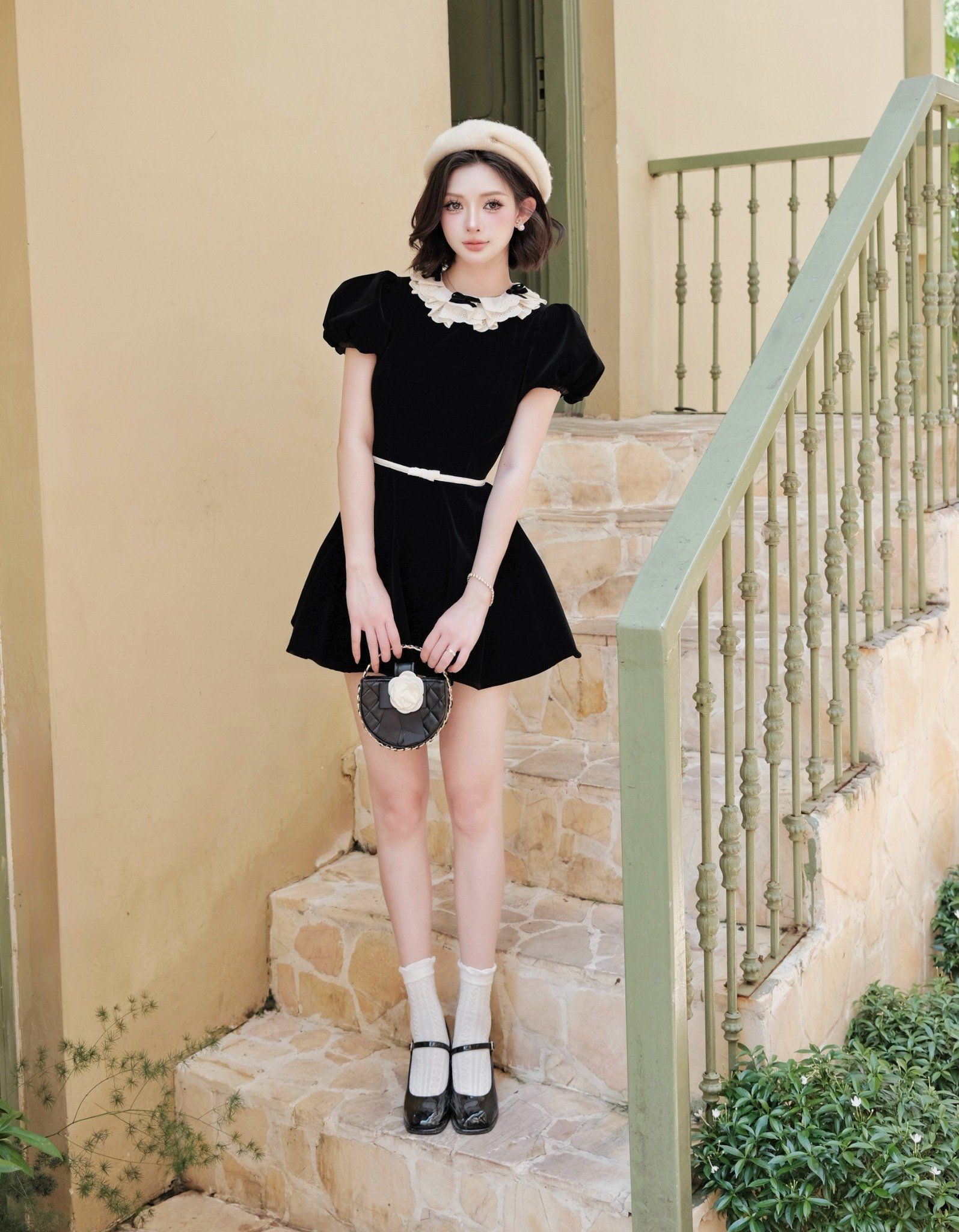  Váy Nhung Cổ Ren Đai Eo V1423 