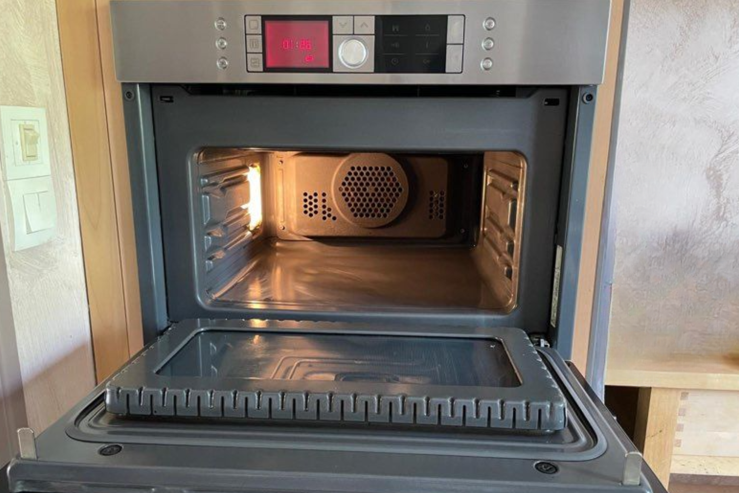 Lò Vi Sóng Có Nướng Bosch HBC86K753B Series 8 |  Lắp Âm 42 Lít