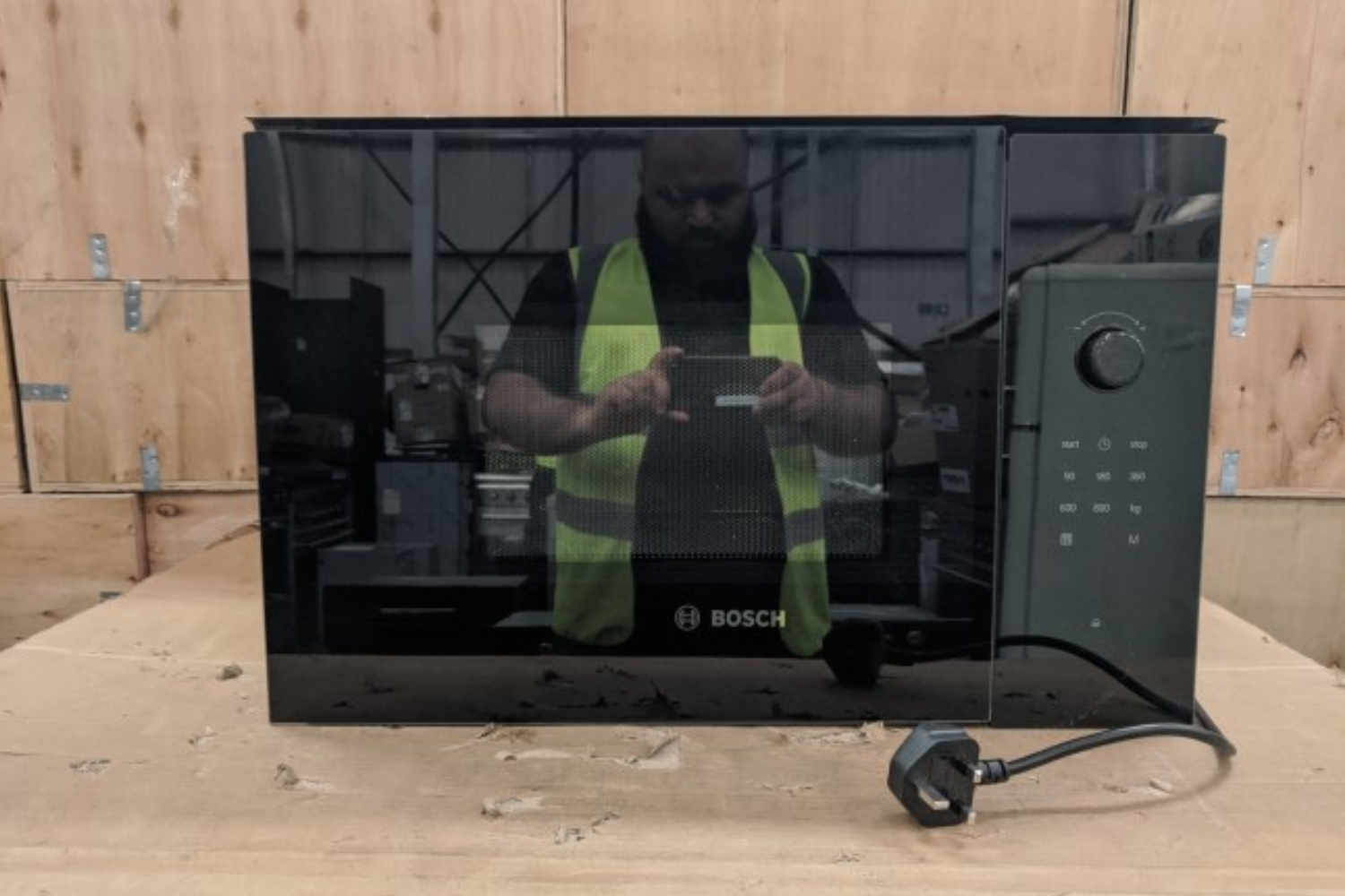 Lò Vi Sóng Âm Tủ Bosch BFL523MB0B Serie 4 | Dung Tích 20 Lít