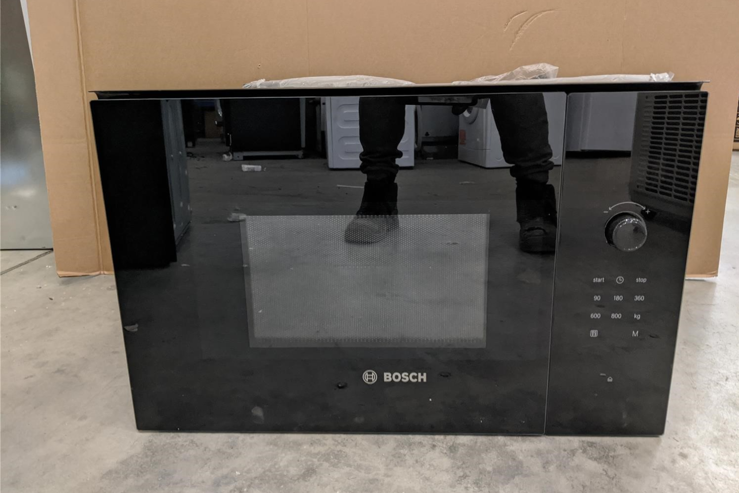 Lò Vi Sóng Âm Tủ Bosch BFL523MB0B Serie 4 | Dung Tích 20 Lít