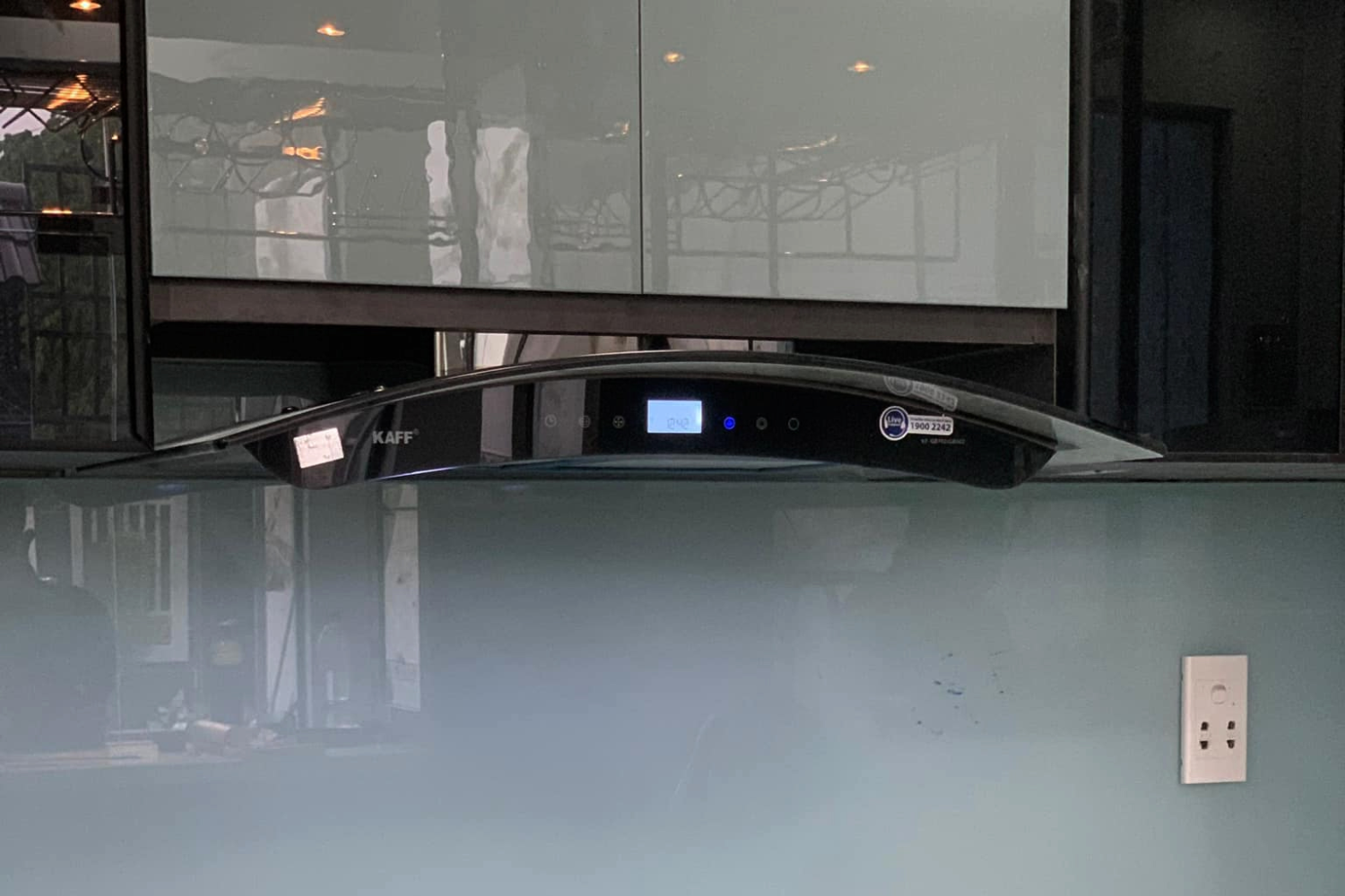 Máy Hút Mùi Áp Tường Kính Cong Kaff KF-GB702 | 70cm