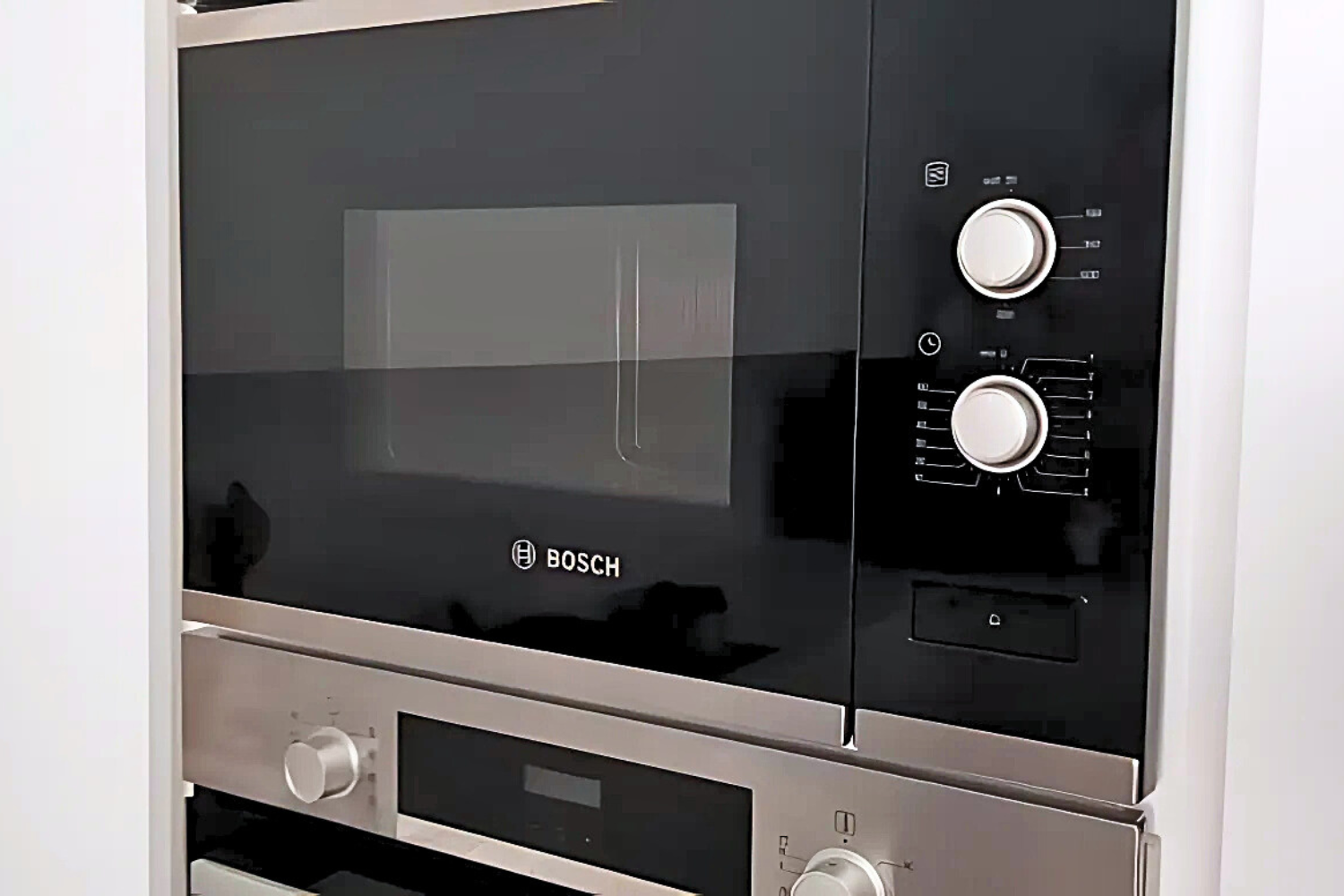 Lò Vi Sóng Có Nướng Bosch HMT72M654 Serie 6 | Lắp Âm 20 Lít