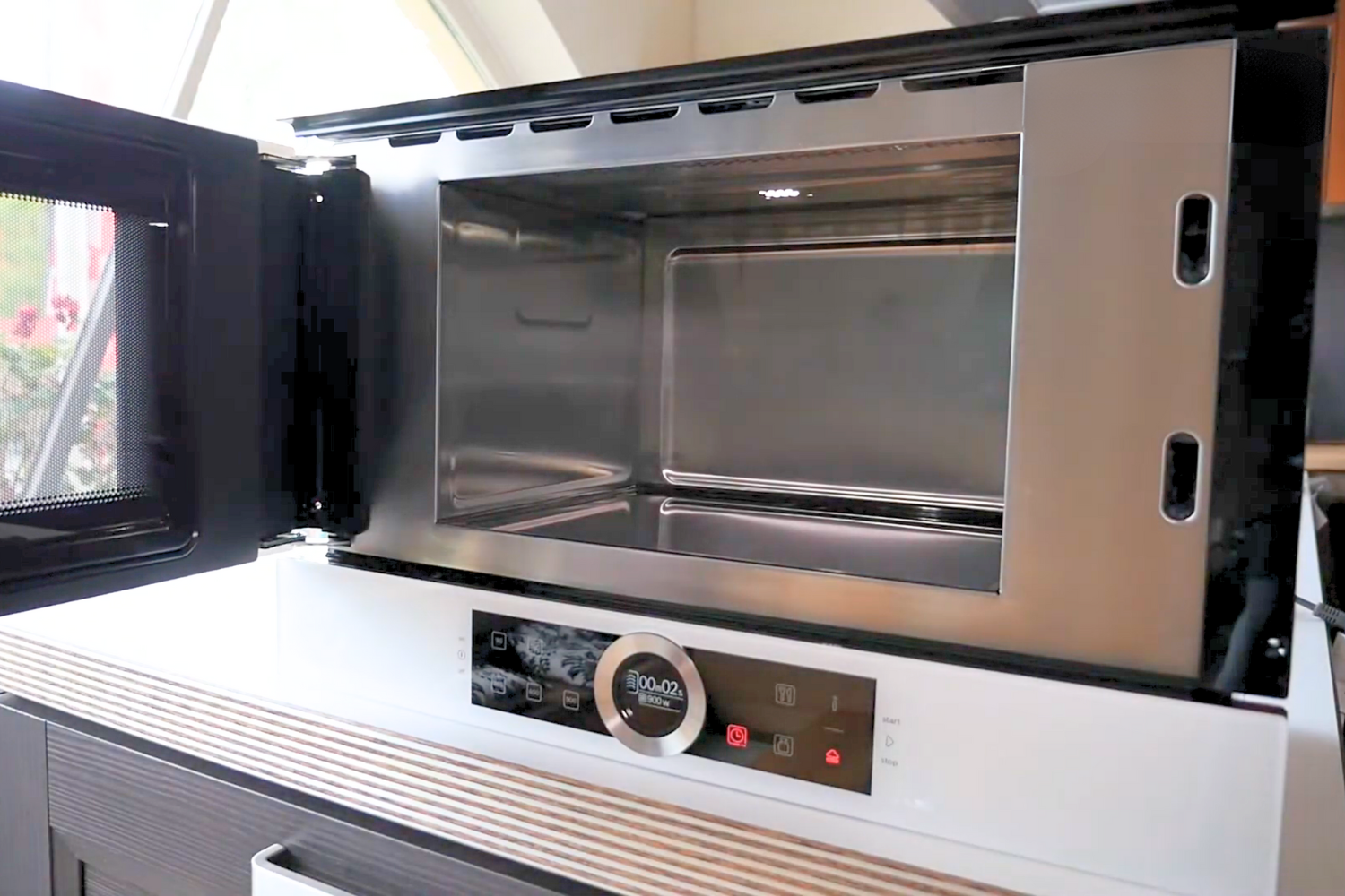 Lò Vi Sóng Kính Trắng Bosch BFL634GW1 Serie 8 | Âm Tủ 21 Lít