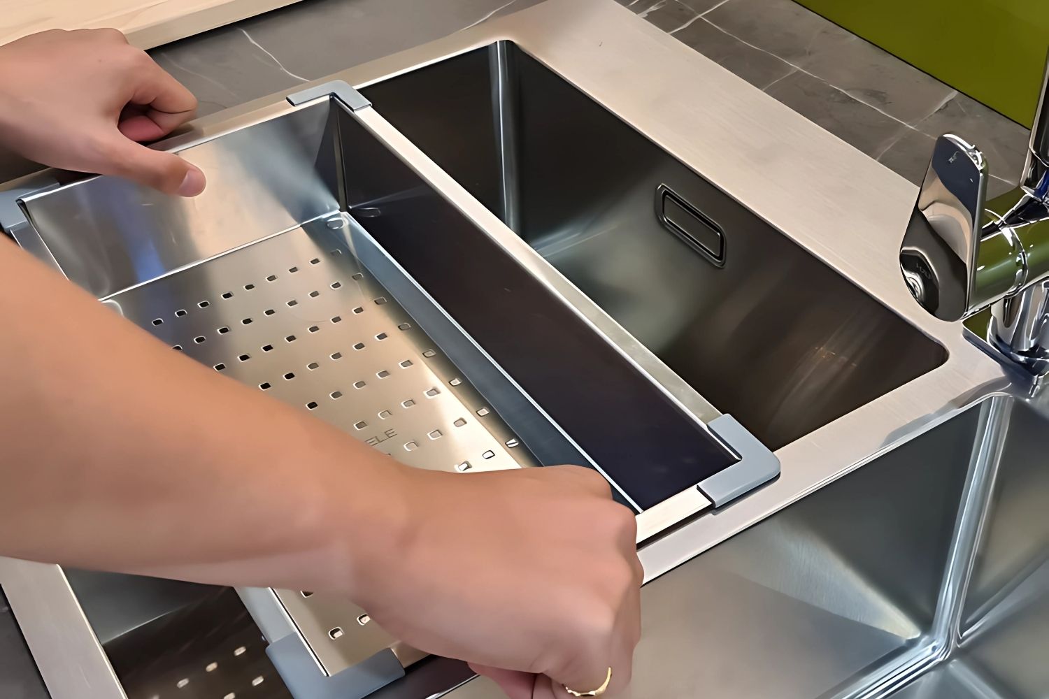 Chậu Rửa Bát 2 Hố Inox 304 Hafele HS20-SSN2S90 567.20.537