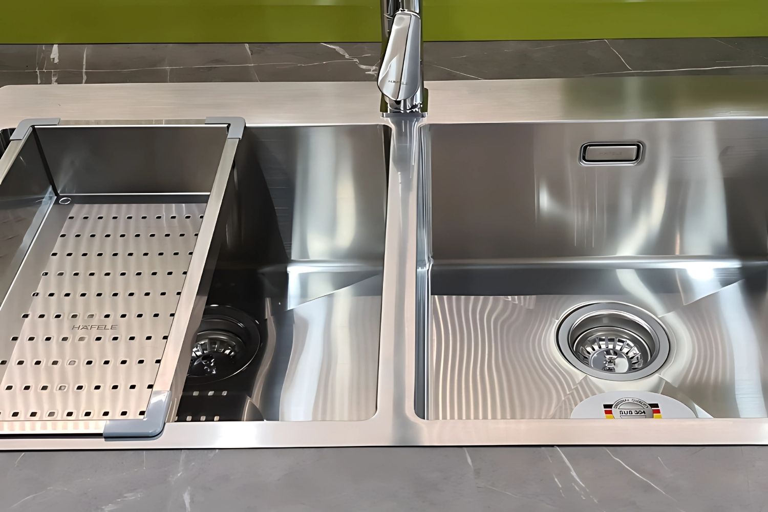 Trọn Bộ Chậu Rửa Bát Và Phụ Kiện Hafele HS20-SSN2S90 567.20.577