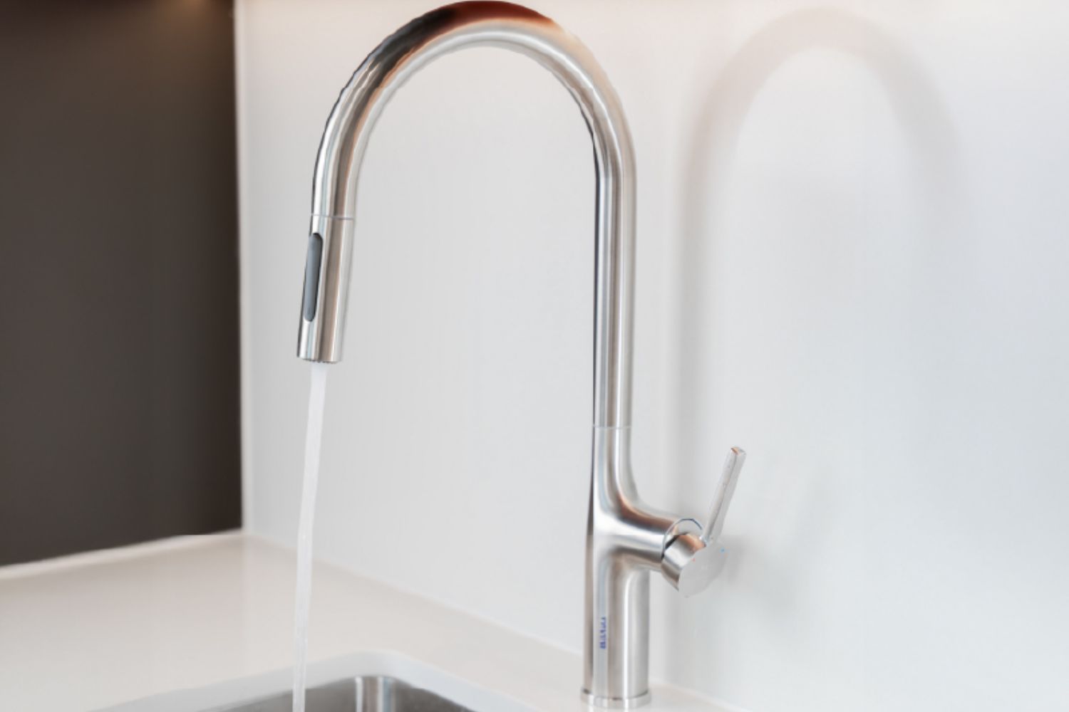 Vòi Rửa Bát Nóng Lạnh Dây Rút Malloca K1726-SS | Inox 304 (ECO)