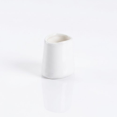 HŨ TĂM MÀU TRẮNG 5CM (ARTISAN OVAL SHAPE TOOTHPICK HOLDER, MATT WHITE)
