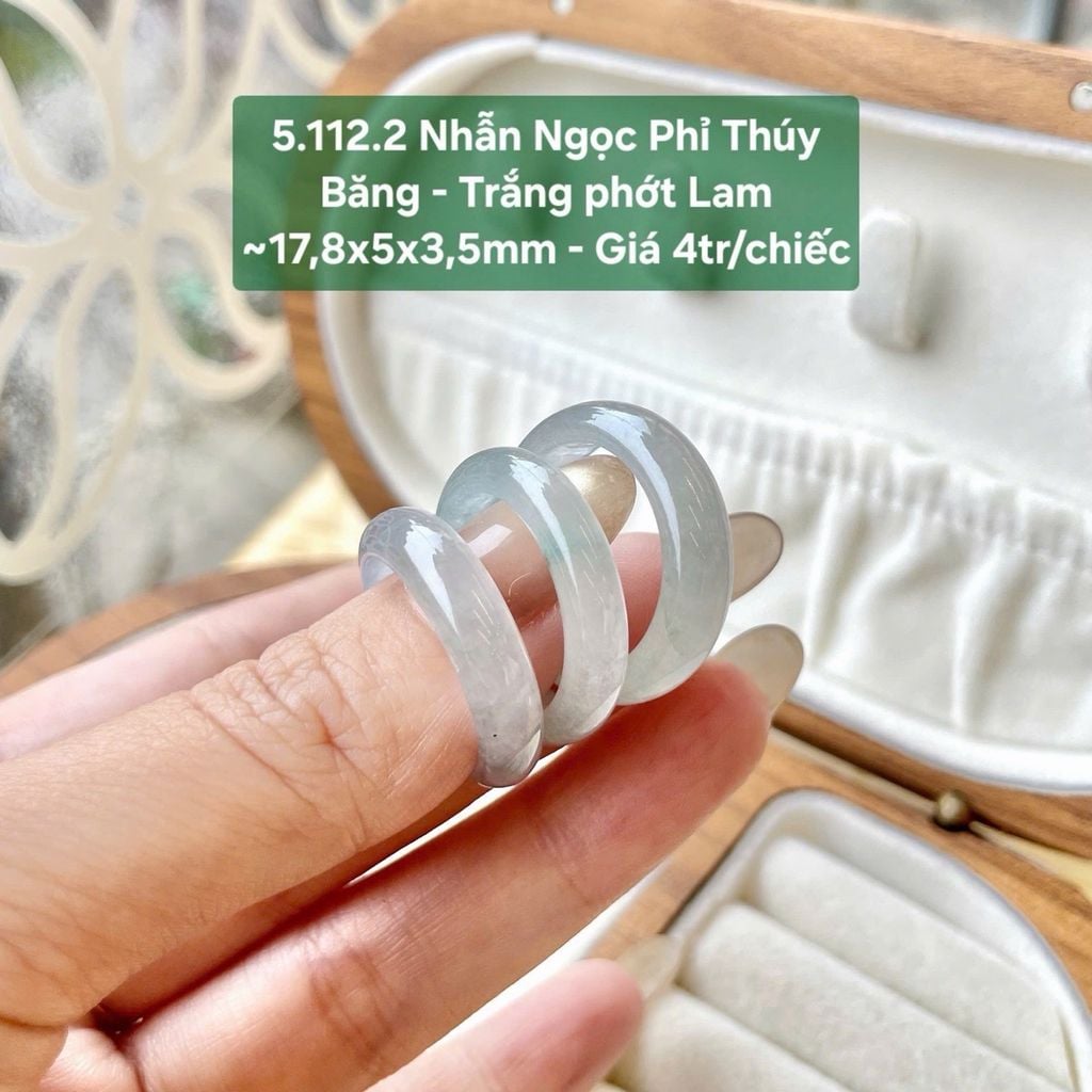 Nhẫn Ngọc Phỉ Thúy  Băng - Trắng phớt Lam  ~17,8x5x3,5mm 5.112.2